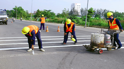 Thi công sơn giao thông